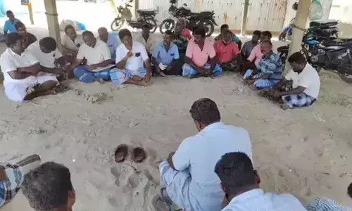 32 തമിഴ് മത്സ്യത്തൊഴിലാളികളെ ശ്രീലങ്കന്‍ നാവികസേന അറസ്റ്റ് ചെയ്തു; അഞ്ച് ബോട്ടുകള്‍ പിടിച്ചെടുത്തു; രാമേശ്വരത്ത് മത്സ്യത്തൊഴിലാളികള്‍ അനിശ്ചിതകാല സമരത്തിലേക്ക്