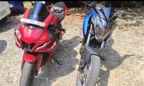 പത്തനംതിട്ടയില്‍ നമ്പര്‍ പ്ലേറ്റ് ഇല്ലാതെ ഓടി നിയമലംഘനം നടത്തിയ ബൈക്കുകള്‍ക്ക് പിഴയീടാക്കി പോലീസ്