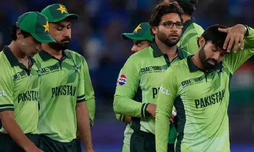 മൂന്ന് വര്‍ഷത്തിനിടെ 26 സെലക്ടര്‍മാരും എട്ട് പരിശീലകരും;  ബാബര്‍ അസമിനെ പടിയിറക്കിയ നായകന്മാര്‍;  എന്നിട്ടും തലവര ശരിയാകാത്ത പാകിസ്ഥാന്‍ ക്രിക്കറ്റ്;  ടീം ഉടച്ചുവാര്‍ക്കണമെന്ന് മുന്‍ താരങ്ങള്‍; ചാമ്പ്യന്‍സ് ട്രോഫിയില്‍ നിന്നും പുറത്തായതോടെ പാക് ക്രിക്കറ്റില്‍ വീണ്ടും കലാപം