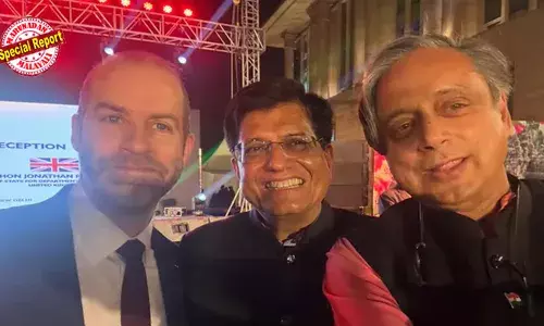 ആഗ്രഹം നിറവേറ്റിയില്ലെങ്കില്‍ വേറെ വഴി നോക്കുമെന്ന് മുന്നറിയിപ്പ്; പിന്നാലെ കേന്ദ്രമന്ത്രി പിയൂഷ് ഗോയലിന് ഒപ്പം സെല്‍ഫി; തരൂരിനെ ബിജെപി റാഞ്ചുമോ? മോദിയുടെ വിദേശ സന്ദര്‍ശനത്തെ വാഴ്ത്തിയതിന് പിന്നാലെയുള്ള പോസ്റ്റും കോണ്‍ഗ്രസിനുള്ള സന്ദേശം?