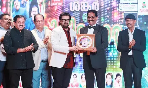 മികച്ച മോട്ടിവേഷണല് പരമ്പരക്കുള്ള പ്രേംനസീര് സുഹൃത് സമിതി ഗ്ലോബല് പുരസ്കാരം വിജയമന്ത്രങ്ങള്ക്ക് മികച്ച മോട്ടിവേഷണല് പരമ്പരക്കുള്ള പ്രേംനസീര് സുഹൃത് സമിതി ഗ്ലോബല് പുരസ്കാരം വിജയമന്ത്രങ്ങള്ക്ക്