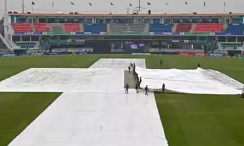 ചാമ്പ്യന്‍സ് ട്രോഫിയില്‍ മഴക്കളി;  ഒറ്റപ്പന്തുപോലും എറിയാതെ ദക്ഷിണാഫ്രിക്ക-ഓസ്‌ട്രേലിയ മത്സരം ഉപേക്ഷിച്ചു; ഇരു ടീമുകള്‍ക്കും ഓരോ പോയിന്റ് വീതം; മരണഗ്രൂപ്പായി ബി;  സെമിപ്രവേശനത്തിന് പോരാട്ടം കടുക്കും