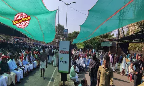 യാത്രയ്ക്ക് വഴി വേറെയുണ്ട്, ഹെഡ് പോസ്റ്റ് ഓഫീസ് വേറെയില്ല; ഈ ചൂടുകാലത്ത് ഇനിയും ജയിലില്‍ പോകാന്‍ ആഗ്രഹിക്കുന്നു എന്ന് എം വി ജയരാജന്‍; കണ്ണൂരില്‍ റോഡ് ഗതാഗതം തടസപ്പെടുത്തി ഉപരോധ സമരം; അയ്യായിരത്തോളം സി പി എം പ്രവര്‍ത്തകര്‍ക്കെതിരെ കേസ്