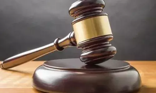 പിതാവ് മരിച്ചതിന് പിന്നാലെ അമ്മയെ വീട്ടില്‍ നിന്നും ഇറക്കി വിട്ടു; 1.19 ഏക്കര്‍ സ്ഥലവും വീടും തട്ടിയെടുത്തു; മകന്‍ തയ്യാറാക്കിയ വ്യാജ വില്‍പത്രം അസാധുവാക്കി കോടതി