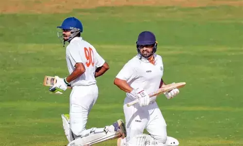 സെഞ്ച്വറി തികച്ച് മലെവര്‍; പാറ പോലെ ഉറച്ച് കരുണ്‍ നായരും; തുടക്കത്തിലെ തകര്‍ച്ചയില്‍ നിന്നും കര കയറി വിദര്‍ഭ; കേരളത്തിന് മുന്നേറാന്‍ തടസ്സമായി മലയാളി താരം