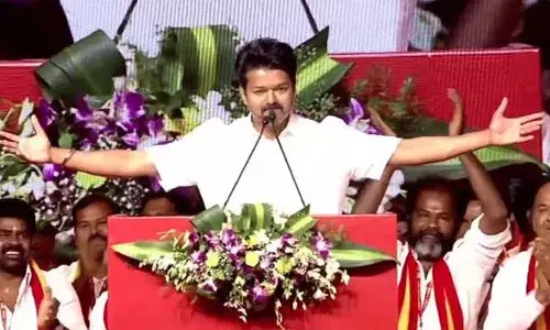 എല്‍കെജി - യുകെജി കുട്ടികളെ പൊലെ ബിജെപിയും ഡിഎംകെയും തമ്മില്‍ തല്ലുന്നു; മോദിയെയും സ്റ്റാലിനെയും പുറത്താക്കണം; ഗെറ്റ് ഔട്ട് ക്യാംപയിനുമായി വിജയ്