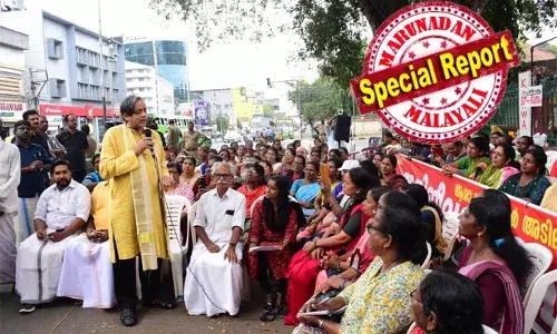 ആശമാരുടെ ഓണറ്റേറിയം ഒരിക്കലും കുടിശ്ശിക ആക്കരുത്; പ്രതിഷേധക്കാരുടെ ആവശ്യം പാര്‍ലമെന്റില്‍ ഉന്നയിക്കും; സമരം ജനാധിപത്യപരമായ അവകാശം, കേസെടുത്ത് ഭീഷണിപ്പെടുത്തുന്നത് ശരിയല്ല; ആശാ വര്‍ക്കര്‍മാരുടെ സമരത്തിന് പിന്തുണയറിയിച്ച് ശശി തരൂര്‍ പ്രതിഷേധ വേദിയില്‍