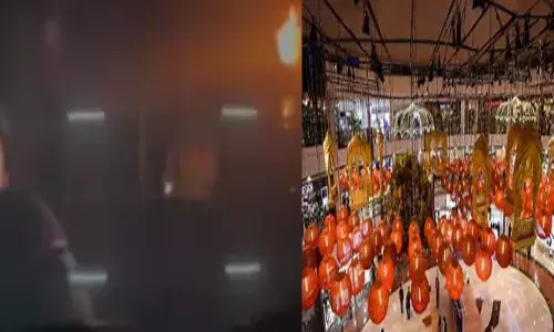 സിനിമ നടക്കുന്നതിനിടെ സ്ക്രീനിൽ ഒർജിനൽ ഫയർ; ആളുകൾ കുതറിയോടി; ഡൽഹി സാകേത് സെലക്റ്റ് സിറ്റി മാൾ തിയേറ്ററിൽ വൻ തീപിടുത്തം; ഷോകൾ എല്ലാം മാറ്റി; ഒഴിവായത് വൻ അപകടം