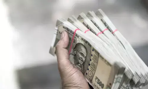 ഇന്ത്യയിലെ 100 കോടി ജനങ്ങള്‍ക്കും അത്യാവശ്യത്തിനല്ലാതെ പണമില്ല; ഇഷ്ടം പോലെ പണം ചിലവാക്കാന്‍ സാമ്പത്തിക ശേഷിയുള്ളവര്‍ വളരെ കുറവ്: ധനികര്‍ കൂടുതല്‍ ധനികരാവുന്നതായും റിപ്പോര്‍ട്ട്