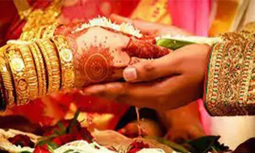 മുത്തശ്ശിയുടെ അവസാന ആഗ്രഹം! ചെറുമകന്റെ വിവാഹം കാണണം; ആഗ്രഹം സാധിച്ചുകൊടുത്ത് ചെറുമകന്‍; നവദമ്പതികളെ അനുഗ്രഹിച്ച് രണ്ട് മണിക്കൂറിന് ശേഷം ലോകത്തോട് വിട പറഞ്ഞ് മുത്തശ്ശി; അവസാന ആഗ്രഹം സാധിച്ചുകൊടുത്ത ചെറുമകന് അഭിനന്ദനവുമായി ആളുകള്‍