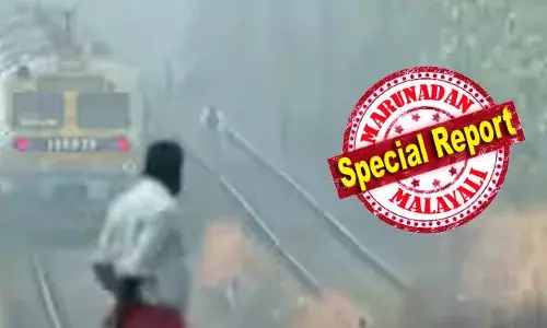 ട്രെയിനിന് മുന്നിലേക്ക് എടുത്തു ചാടിയത് മൂന്ന് പേര്‍; അതിവേഗത്തില്‍ പോയ കോട്ടയം-നിലമ്പൂര്‍ എക്‌സ്പ്രസ് ഇടിച്ച് ശരീരങ്ങള്‍ ഛിന്നഭിന്നമായി; ട്രാക്കിന് പുറത്തുള്ളത് സ്ത്രീകളുടെ മൂന്ന് ചെരുപ്പുകള്‍; അതിലൊന്ന് കുട്ടിയുടേതും; ഏറ്റുമാനൂരിന് അടുത്ത് ട്രയിനിന് മുന്നിലേക്ക് എടുത്തു ചാടിയത് അമ്മയും രണ്ട് പെണ്‍മക്കളുമെന്ന് സംശയം; തിരിച്ചറിയാന്‍ കഴിയാതെ മൃതദേഹങ്ങള്‍