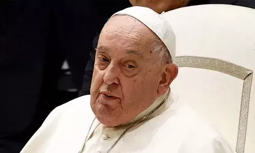 ഫ്രാന്‍സിസ് മാര്‍പാപ്പയുടെ ആരോഗ്യനിലയില്‍ പുരോഗതി; ചാപ്പലിലെ പ്രാര്‍ഥനയില്‍ പങ്കെടുത്തു; ശ്വസന ബുദ്ധിമുട്ടുകള്‍ ഇപ്പോഴില്ല