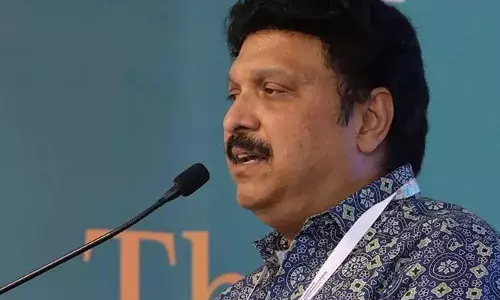 പച്ചയ്ക്ക് വെട്ടികീറി മുറിക്കുന്ന സിനിമകള്‍ സമൂഹത്തിന് എന്ത് സന്ദേശമാണ് നല്‍കുന്നത്; കഥയില്‍ വയലന്‍സ് ഉണ്ടാകും അതിനെ ഹൈഡ് ചെയ്ത് കാണിക്കണം; ചോര തെറിക്കുന്നത് ഹരമായി മാറുന്ന സീനുകള്‍ എല്ലാം കട്ട് ചെയ്യണം; ഇക്കാര്യത്തില്‍ സെന്‍സര്‍ ബോര്‍ഡ് കര്‍ശന നടപടി എടുക്കണം: ഗണേഷ് കുമാര്‍