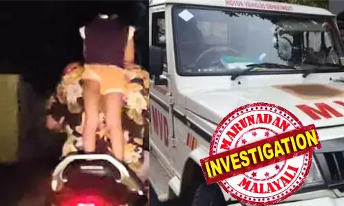 ഓടുന്ന സ്‌കൂട്ടറിന്റെ സീറ്റില്‍ നിന്ന് മൂന്ന് വയസുകാരിയുടെ യാത്ര; കുട്ടി പിടിച്ചിരുന്നത് ഓടിക്കുന്നയാളുടെ കഴുത്തില്‍ മാത്രം; ആലപ്പുഴയില്‍ അപകട യാത്ര നടത്തിയതിനെതിരെ നടപടി; അച്ഛന്റെ ലൈസന്‍സ് റദ്ദാക്കാന്‍ മോട്ടോര്‍ വാഹന വകുപ്പ്