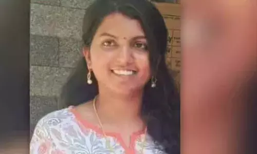 കോഴിക്കോട്ട് നവവധു ഭര്‍തൃവീട്ടില്‍ തൂങ്ങി മരിച്ച നിലയില്‍; വിവാഹം നടന്നത് ഒരു മാസം മുമ്പ്; സമഗ്ര അന്വേഷണം വേണമെന്ന് യുവതിയുടെ ബന്ധുക്കള്‍