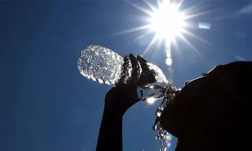 സംസ്ഥാനത്ത് ചൂട് കനക്കും; 4 ഡിഗ്രി സെല്‍ഷ്യസ് വരെ ഉയരും; കാസര്‍ഗോഡും കണ്ണൂരും ജാഗ്രതാ നിര്‍ദ്ദേശം; ആശ്വാസമായി 10 ജില്ലകളില്‍ മഴയ്ക്ക് സാധ്യത