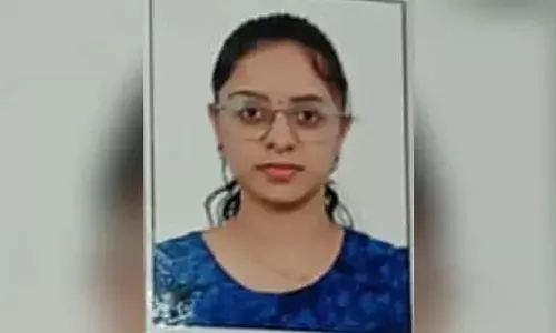 കാക്കനാട് ഓണ്‍ലൈന്‍ മീഡിയ പ്രവര്‍ത്തക തൂങ്ങി മരിച്ച നിലയില്‍; ഹോസ്റ്റല്‍ മുറിയില്‍ മരിച്ച നിലയില്‍ കണ്ടെത്തിയത് ഉച്ചയോടെ