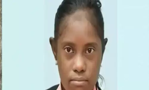 പുല്‍പ്പള്ളിയില്‍ പനി ബാധിച്ച് ആദിവാസി വിദ്യാര്‍ഥിനി മരിച്ചു; പോസ്റ്റുമോര്‍ട്ടം വൈകിയെന്ന ആരോപണവുമായി ബന്ധുക്കള്‍