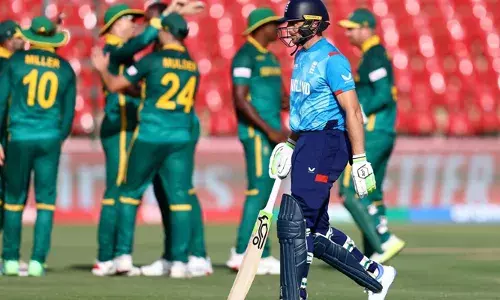 നായകനായി അവസാന ഏകദിനത്തിലും ബട്‌ലര്‍ക്ക് നിരാശ;  ചാമ്പ്യന്‍സ് ട്രോഫിയില്‍  ദക്ഷിണാഫ്രിക്കന്‍ പേസ് പടയ്ക്ക് മുന്നില്‍ തകര്‍ന്നടിഞ്ഞ് ഇംഗ്ലണ്ട്;  179 റണ്‍സിന് പുറത്ത്;  ജയിച്ചാല്‍ പ്രോട്ടീസ് ഗ്രൂപ്പ് ബിയില്‍ ഒന്നാം സ്ഥാനക്കാരായി സെമിയിലേക്ക്