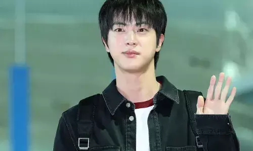 അവർ ആ പ്രവർത്തി ചെയ്തത് ശരിയായില്ല; മുതലെടുത്തത് ഫ്രീ ഹഗ് ഇവന്റിൽ; ബിടിഎസ് താരത്തെ അനുവാദമില്ലാതെ ചുംബിച്ചു; 50കാരിക്കെതിരെ ലൈംഗികാതിക്രമത്തിന് കേസെടുത്ത് പോലീസ്