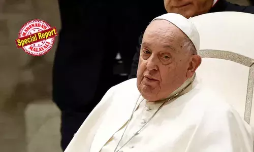 വെളളിയാഴ്ച രാത്രി ശാന്തമായി കടന്നുപോയി; ശ്വാസ തടസ്സം ഒന്നും ഉണ്ടായില്ല; ശനിയാഴ്ച രാവിലെ കോഫി കുടിക്കുകയും പത്രങ്ങള്‍ വായിക്കുകയും ചെയ്തു; നോണ്‍ ഇന്‍വേസീവ് മെക്കാനിക്കല്‍ വെന്റിലേറ്ററില്‍ കഴിയുന്ന ഫ്രാന്‍സിസ് മാര്‍പ്പാപ്പയുടെ ആരോഗ്യനിലയില്‍ നേരിയ പുരോഗതി