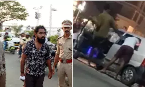 കടയില്‍ നിന്ന് കൂള്‍ ട്രിങ്ക്‌സ് കുടിച്ചതിന്റെ പണം നല്‍കിയില്ല; ഇതു ചോദ്യം ചെയ്‌തെത്തിയ കട ഉടമയെ കൈയ്യേറ്റം ചെയ്ത് യുവാക്കള്‍; സംഭവം നടക്കുമ്പോള്‍ യുവാക്കള്‍ മദ്യലഹരിയില്‍; നാല് പേര്‍ക്കെതിരെ കേസ്; രണ്ട് പേര്‍ പിടിയില്‍; സംഭവം കൊച്ചി ക്വീന്‍സ് വാക്ക് വേയില്‍