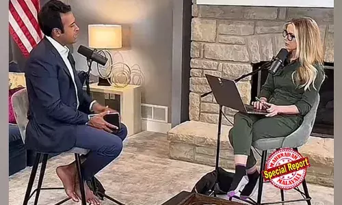 വീട്ടിനുള്ളില്‍ ചെരിപ്പിടാത്തവന്‍;  സംസ്‌കാരശൂന്യന്‍;  മൂന്നാം ലോകത്തെ അമ്മാവന്‍; അമേരിക്ക വിരുദ്ധന്‍; ഷൂവോ ചെരിപ്പോ ഇടാതെ സ്വന്തം വീട്ടില്‍ നടന്ന ഇന്റര്‍വ്യൂവില്‍ പങ്കെടുത്ത വിവേക് രാമസ്വാമിക്കെതിരെ വംശീയാധിക്ഷേപം