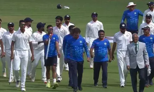 ലീഡ് 400 റണ്‍സ് പിന്നിട്ടിട്ടും ബാറ്റിംഗ് തുടര്‍ന്ന് വിദര്‍ഭ;  ഓള്‍ഔട്ടാക്കാനായില്ല;   ഒടുവില്‍ സമനിലയ്ക്ക് കൈകൊടുത്ത് കേരളം; ഒന്നാം ഇന്നിംഗ്‌സ് ലീഡിന്റെ കരുത്തില്‍ രഞ്ജി കിരീടം തിരിച്ചുപിടിച്ച് വിദര്‍ഭ