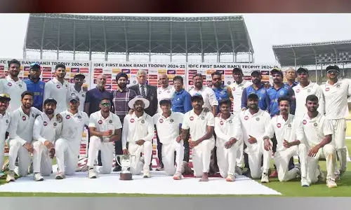 ചാര്‍ട്ടര്‍ ചെയ്ത സ്വകാര്യ വിമാനത്തില്‍ തിരുവനന്തപുരത്ത് നാളെ പറന്നിറങ്ങും;  കേരള ടീമിന് വന്‍ വരവേല്‍പ്പ് നല്‍കാന്‍ കെസിഎ;  അനുമോദന ചടങ്ങില്‍ മുഖ്യമന്ത്രിയും പ്രതിപക്ഷ നേതാവുമെത്തും;  രഞ്ജിയിലെ വീരോചിത യാത്ര പൂര്‍ത്തിയാക്കി  സച്ചിനും സംഘവും നാട്ടിലേക്ക്