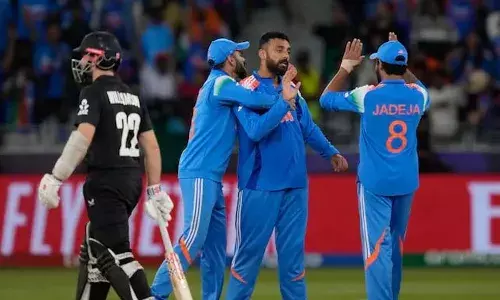 ഏകദിനത്തിലും മാറ്റു തെളിയിച്ചു വരുണ്‍ ചക്രവര്‍ത്തി; അഞ്ചു വിക്കറ്റ് നേട്ടം; കിവീസിനെ സ്പിന്‍ കെണിയില്‍ വീഴ്ത്തി ഇന്ത്യക്ക് മൂന്നാം വിജയം; 44 റണ്‍സ് വിജയത്തോടെ ഗ്രൂപ്പ് ചാമ്പ്യന്‍മാരായി ഇന്ത്യ; സെമി ഫൈനലില്‍ എതിരാളികള്‍ ഓസ്‌ട്രേലിയ