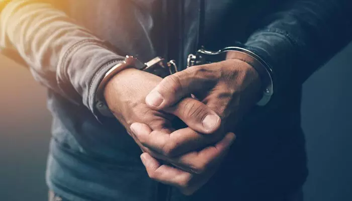 ചങ്ങനാശ്ശേരി, തിരുവല്ല ഭാഗങ്ങളില് കഞ്ചാവ് കച്ചവടം; അഞ്ചു കിലോ കഞ്ചാവുമായി യുവാവ് അറസ്റ്റില് ചങ്ങനാശ്ശേരി, തിരുവല്ല ഭാഗങ്ങളില് കഞ്ചാവ് കച്ചവടം; അഞ്ചു കിലോ കഞ്ചാവുമായി യുവാവ് അറസ്റ്റില്