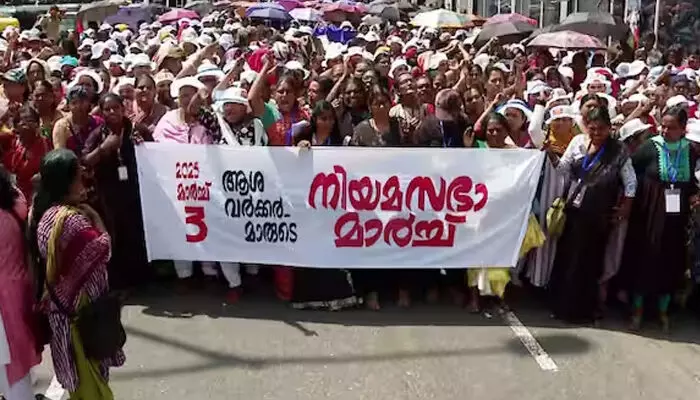 സമരച്ചൂടില്‍ തലസ്ഥാന നഗരി! അവഗണിക്കുന്ന സര്‍ക്കാരിന് താക്കീതുമായി ആശാ വര്‍ക്കര്‍മാരുടെ നിയമസഭാ മാര്‍ച്ച്; പൊരിവെയിലത്തും മഞ്ഞത്തും മഴയത്തും തളരാതെ അവകാശപ്പോരാട്ടം; പിന്തുണയുമായി പ്രതിപക്ഷ നേതാക്കള്‍