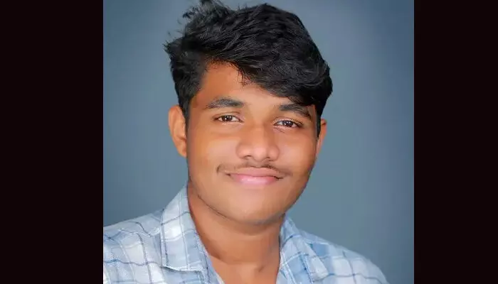 വിദ്യാര്‍ത്ഥിയുടെ ആത്മഹത്യ; അടിയന്തരമായി റിപ്പോര്‍ട്ട് സമര്‍പ്പിക്കാന്‍ മുഖ്യമന്ത്രിയുടെ നിര്‍ദ്ദേശം; സ്‌കൂളിലെ ക്ലര്‍ക്ക് അപമര്യാദയായി പെരുമാറിയെന്ന് പിതാവിന്റെ പരാതി