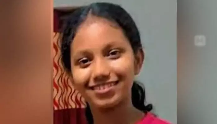 പ്ലസ് ടു പരീക്ഷ എഴുതി വീട്ടില് തിരിച്ചെത്തി വിദ്യാര്ഥിനി മരിച്ച നിലയില്; വീട്ടുകാര് പുറത്തുപോയി തിരികെയെത്തിയപ്പോള് തൂങ്ങിയ നിലയില്; സംഭവം വടകരയില് പ്ലസ് ടു പരീക്ഷ എഴുതി വീട്ടില് തിരിച്ചെത്തി വിദ്യാര്ഥിനി മരിച്ച നിലയില്; വീട്ടുകാര് പുറത്തുപോയി തിരികെയെത്തിയപ്പോള് തൂങ്ങിയ നിലയില്; സംഭവം വടകരയില്