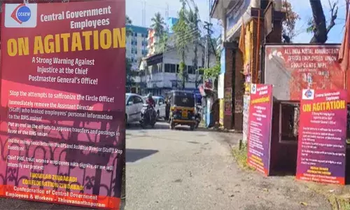 കോടതിയെ വെല്ലുവിളിച്ച് വീണ്ടും ഫ്ളക്സ് ബോര്‍ഡുകള്‍; നഗരസഭ അധികാരികള്‍ നടപടി സ്വീകരിക്കുന്നില്ലെന്ന് ആരോപണം