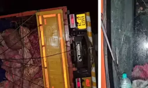 താമരശ്ശേരിയിൽ പച്ചക്കറി ലോറി മറിഞ്ഞ് അപകടം; ഡ്രൈവർക്കും ക്ലീനർക്കും പരിക്ക്; മറിഞ്ഞത് കൂടത്തായി പാലത്തിന് അടുത്ത്; ആശുപത്രിയിൽ പ്രവേശിപ്പിച്ചു