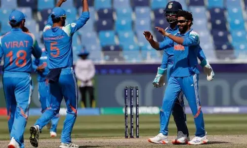 ചാമ്പ്യന്‍സ് ട്രോഫി സെമി; ഇന്ത്യൻ സ്പിന്നർമാർക്ക് മുന്നിൽ കളി മറന്ന് കങ്കാരുപ്പട; ആശ്വാസമായി ക്യാപ്റ്റൻ സ്റ്റീവ് സ്മിത്തിന്റെ ഇന്നിംഗ്സ്; നിലയുറപ്പിച്ച് അലക്സ് ക്യാരി; മുഹമ്മദ് ഷമിക്കും ജഡേജയ്ക്കും രണ്ട് വിക്കറ്റ്