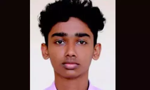 അമ്മയുടെ അര്‍ബുദബാധയില്‍ അസ്വസ്ഥന്‍; വടക്കന്‍ പറവൂരില്‍ പ്ലസ് വണ്‍ വിദ്യാര്‍ഥി തൂങ്ങി മരിച്ച നിലയില്‍; കടുംകൈ ചെയ്തത് കുട്ടിയുടെ അമ്മയും അച്ഛനും ചികിത്സയ്ക്കായി ആശുപത്രിയില്‍ പോയപ്പോള്‍