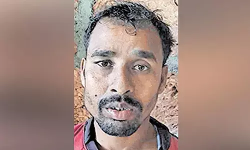 വധശ്രമക്കേസില്‍ അറസ്റ്റിലായ അസം സ്വദേശി വിലങ്ങുമായി രക്ഷപ്പെട്ടു; അസം പോലിസ് അറസ്റ്റ് ചെയ്ത പ്രതി രക്ഷപ്പെട്ടത് ട്രെയിനില്‍ നിന്നും