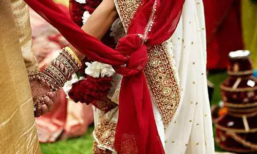 വിവാഹം കഴിഞ്ഞ് രണ്ടാം നാള്‍ വധുവിന് കലശലായ വയറുവേദന; ആശുപത്രിയിലെത്തിച്ചതിന് പിന്നാലെ യുവതി പ്രസവിച്ചു