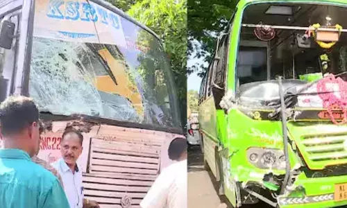 കെഎസ്ആർടിസി ബസ് സ്വകാര്യ ബസിലേക്ക് ഇടിച്ചുകയറി; നിരവധി പേർക്ക് മുഖത്ത് പരിക്ക്; ആശുപത്രിയിലേക്ക് മാറ്റി; അപകട കാരണം വ്യക്തമല്ല; സംഭവം തമ്പാനൂരിൽ