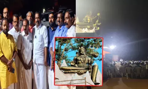 ഭഗവാന്റെ ഒരു പിടി മണ്ണ് ഞങ്ങൾ വിട്ടുകൊടുക്കില്ല...; ബാലരാമപുരം ഋഷീശ്വരശിവക്ഷേത്രത്തിലെ മഹാദേവ പ്രതിമയും അനുബന്ധ കെട്ടിടവും റെയിൽവേ വികസനത്തിന്റെ പേരിൽ പൊളിച്ചു നീക്കാൻ ശ്രമിക്കുന്നതിനെതിരെ പ്രതിഷേധ കൂട്ടായ്മ സംഘടിപ്പിച്ചു; തലയൽ നിവാസികൾക്ക് ആശങ്ക മാത്രം!