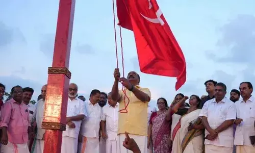 ചുവപ്പണിഞ്ഞ് കൊല്ലം;  സിപിഎം സംസ്ഥാന സമ്മേളനത്തിന് കൊടിയേറി; തുടര്‍ഭരണം ലക്ഷ്യമിട്ട് വികസനരേഖ ചര്‍ച്ചയാകും; പാര്‍ട്ടിയുടെ നയവ്യതിയാനം പ്രധാനവിഷയം; സംസ്ഥാന സമിതിയില്‍ പിണറായി വിജയന് പ്രായപരിധിയില്‍ ഇളവ് നല്‍കിയേക്കും