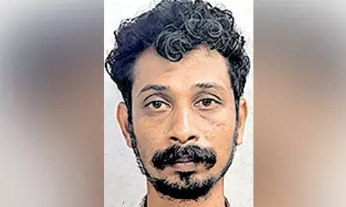 മോഷണത്തിനിടയില്‍ അമ്മയെയും മകളെയും ആക്രമിച്ച് മൂന്നു പവന്റെ സ്വര്‍ണം കവര്‍ന്നു; പ്രതിയെ പിടികൂടി പോലിസില്‍ ഏല്‍പ്പിച്ച് നാട്ടുകാര്‍