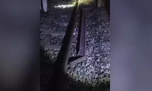 തൃശ്ശൂരില്‍ ട്രെയിന്‍ അട്ടിമറി ശ്രമം; പാളത്തില്‍ ഇരുമ്പ് തൂണ്‍ കയറ്റിവെച്ചു: തട്ടിത്തെറിപ്പിച്ച് ചരക്ക് ട്രെയിന്‍