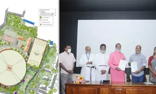 കോട്ടയത്ത് അത്യാധുനിക ക്രിക്കറ്റ് സ്റ്റേഡിയം ഒരുങ്ങുന്നു; കരാര്‍ ഒപ്പുവെച്ച് സിഎംഎസ് കോളേജും കേരള ക്രിക്കറ്റ് അസോസിയേഷനും; നിര്‍മാണം രണ്ട് ഘട്ടങ്ങളിലായി; ആദ്യ ഘട്ടത്തില്‍ ക്രിക്കറ്റ് ഗ്രൗണ്ട്, പവലിയന്‍, സ്പ്രിംഗ്ലര്‍ സിസ്റ്റം, എന്നിവ ഒരുക്കും; രണ്ടാം ഘട്ടത്തില്‍ ഫ്‌ലഡ് ലൈറ്റ് സംവിധാനം ഉണ്ടാവും; ചിലവ് 14 കോടി