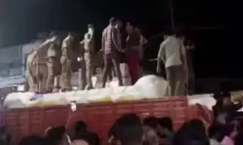 മൈദയുമായി ഗോവയിൽ നിന്നൊരു ലോറി; വരവിൽ പന്തികേട്; രഹസ്യ വിവരത്തെ തുടർന്ന് മലപ്പുറത്ത് പരിശോധന; 10,430 ലിറ്റർ സ്പിരിറ്റ് പിടികൂടി; രണ്ടുപേർ അറസ്റ്റിൽ