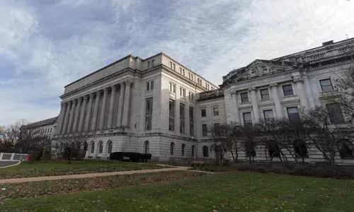 ട്രംപ് ഭരണകൂടം പിരിച്ചുവിട്ട ആയിരക്കണക്കിന് യുഎസ്ഡിഎ തൊഴിലാളികളെ തിരിച്ചെടുക്കാന് ഉത്തരവിട്ടു ട്രംപ് ഭരണകൂടം പിരിച്ചുവിട്ട ആയിരക്കണക്കിന് യുഎസ്ഡിഎ തൊഴിലാളികളെ തിരിച്ചെടുക്കാന് ഉത്തരവിട്ടു