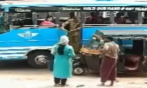 ഭാര്യയുടെ ഫോട്ടോയെടുത്തെന്ന് ആരോപണം; ചോദ്യം ചെയ്ത ഓട്ടോ ഡ്രൈവറിന് നേരെ ആക്രമണം; നെഞ്ചിന് ചവിട്ടി വീഴ്ത്തി സ്വകാര്യ ബസ് ജീവനക്കാരൻ; സംഭവം മലപ്പുറത്ത്