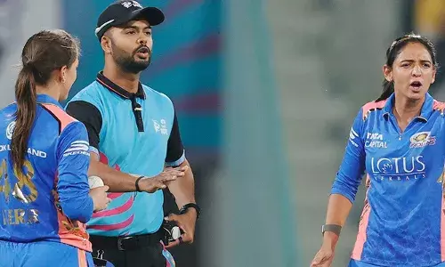 മത്സരത്തിനിടെ എതിര്‍ത്താരവുമായി തര്‍ക്കം; അംപയറുടെ തീരുമാനം ചോദ്യം ചെയ്തു; പിന്നാലെ താരത്തിന് കിട്ടിയത് എട്ടിന്റെ പണി; അച്ചടക്ക ലംഘനത്തിന് ശിക്ഷ; മുംബൈ ഇന്ത്യന്‍സ് ക്യാപ്റ്റന്‍ ഹര്‍മന്‍പ്രീത് കൗറിന് മാച്ച് ഫീയുടെ 10 ശതമാനം പിഴ